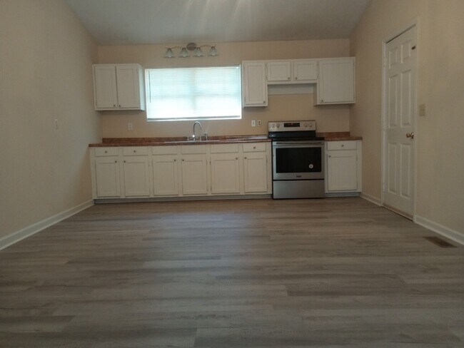 Foto del edificio - 3 Bedroom 2 Bathrooms