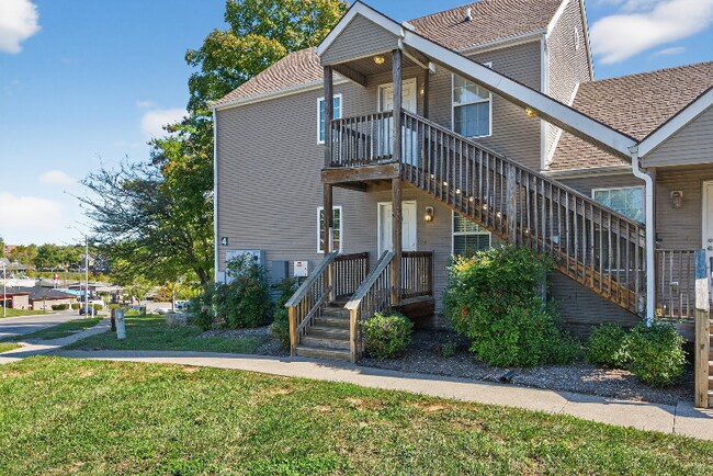 Building Photo - 858 Malabu Dr