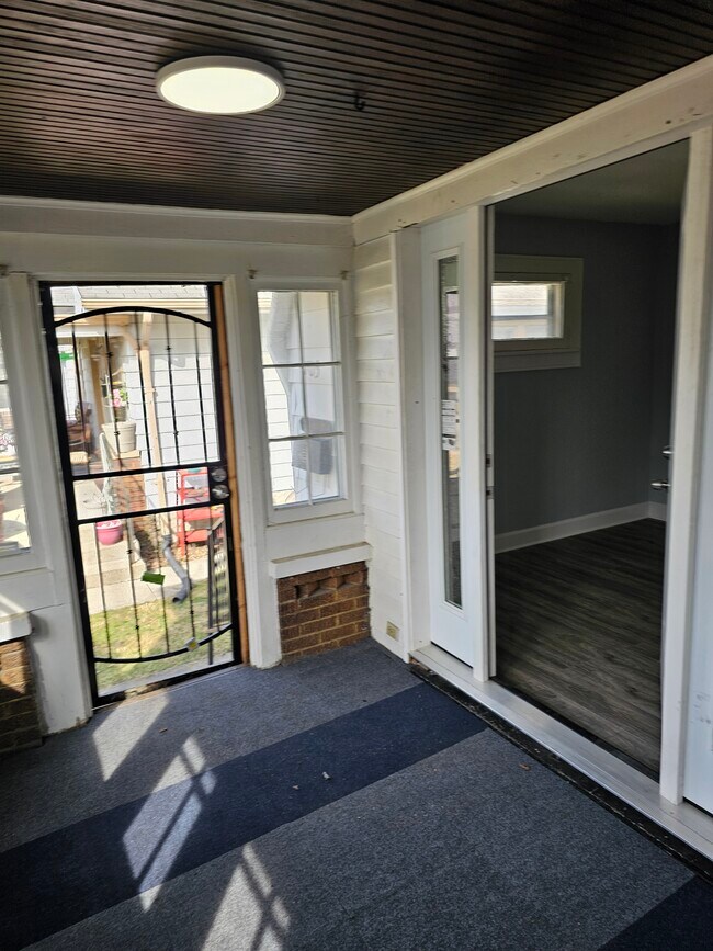Foto del edificio - 703 N Gladstone Ave