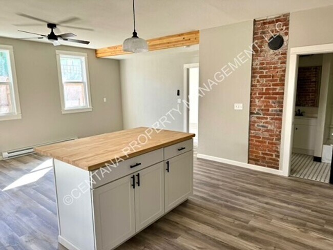 Building Photo - 701 W Galena St