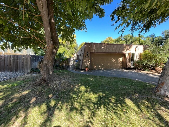 Foto del edificio - 5035-5037 Swingle Drive