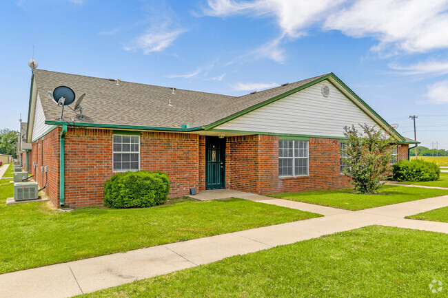 Building Photo - Country Club Villa Apartments