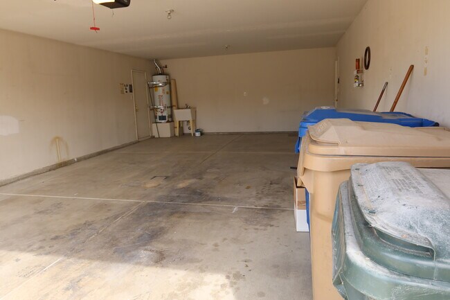 Building Photo - 10100 Grand View Summit Dr