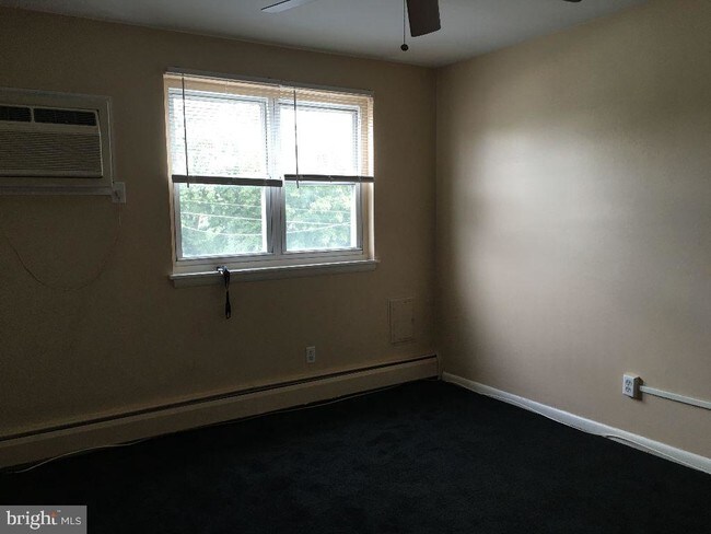 Foto del edificio - 230 E Evesham Rd