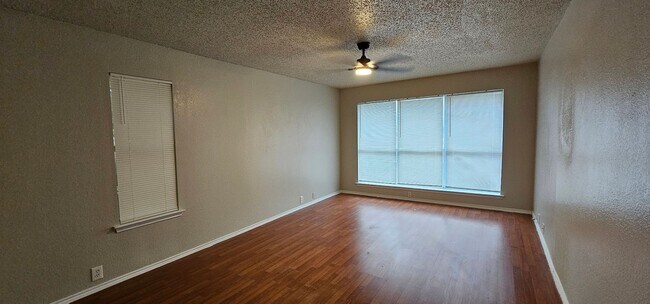 Building Photo - Spacious 2-story on a Quiet Cul-de-Sac