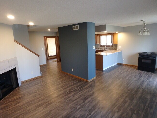Building Photo - 3600 SW Eveningside Dr