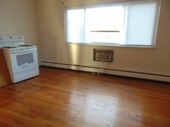 Building Photo - 1907 14th Ave