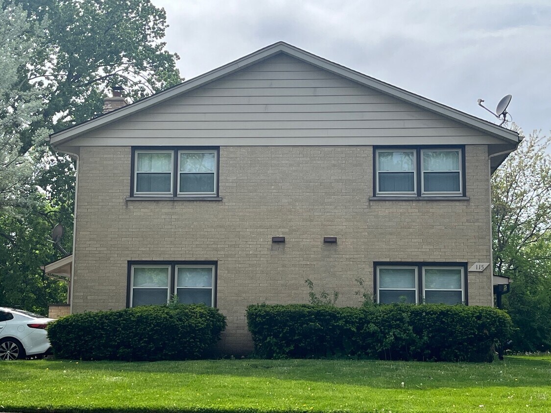 115 S Whispering Hills Dr Unit 4, Naperville, IL 60540 Condo for Rent