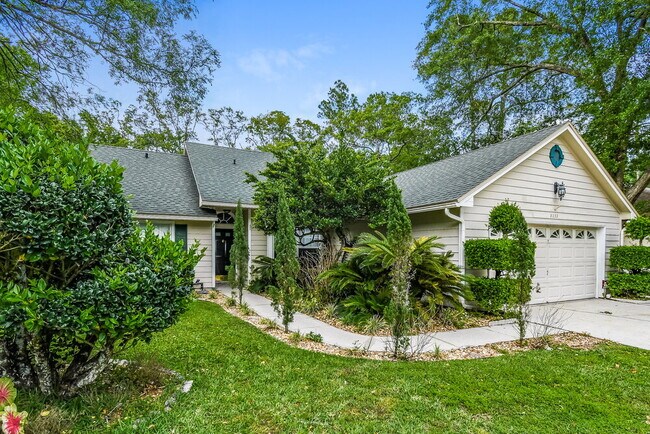 Building Photo - 8233 Lakemont Dr