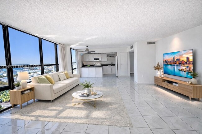 Building Photo - 600 NE 36th St