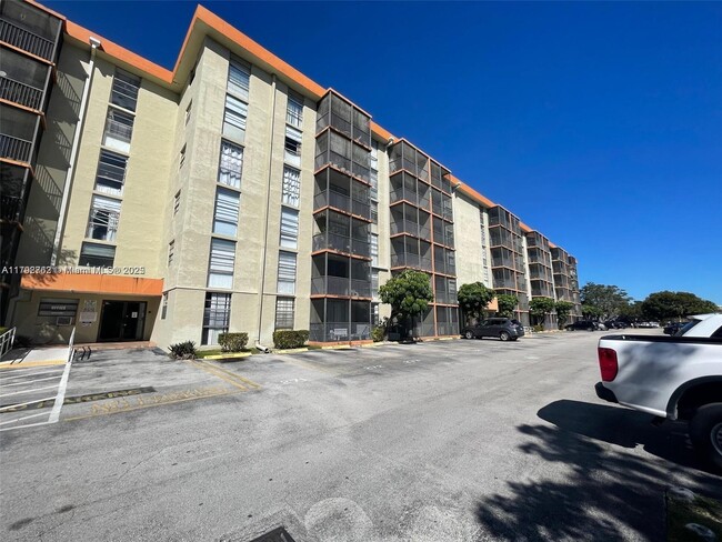 Building Photo - 16950 W Dixie Hwy