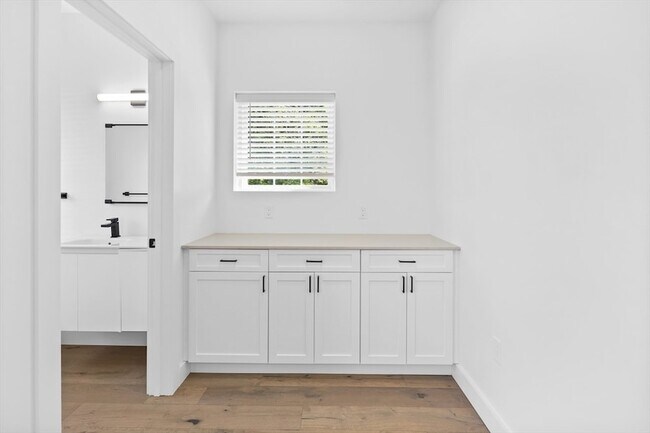 Photo - 635 Main St House