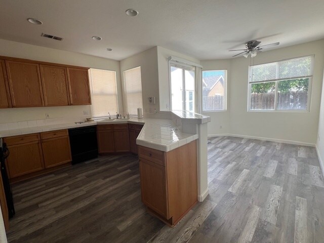 Foto del edificio - 309 Queencrest Ct