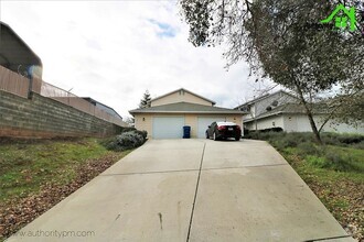 Building Photo - 1729 Laurel Ave