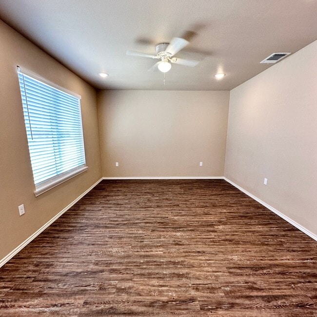 Building Photo - $99 Move In Special With 13 Month Lease!