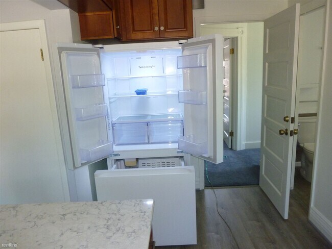 Foto del edificio - 2 br, 2 bath Duplex - 2939 Newton Street 2