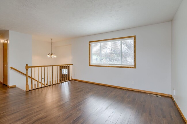 Building Photo - 3 Bedroom With Park Views, Walking Distanc...
