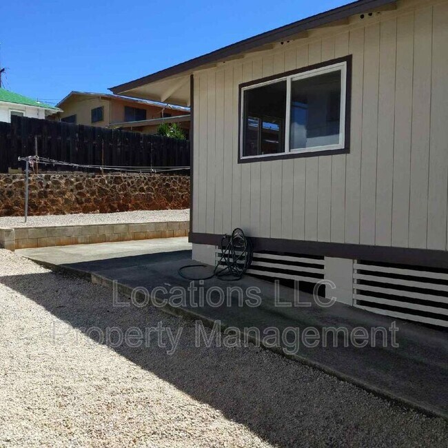 Building Photo - 3258 Paliuli St