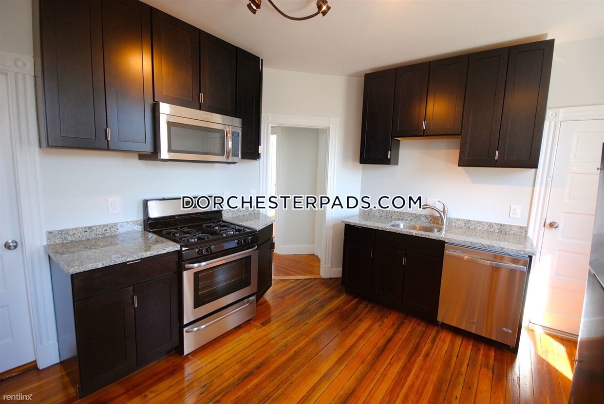 Foto principal - 107 Pleasant St