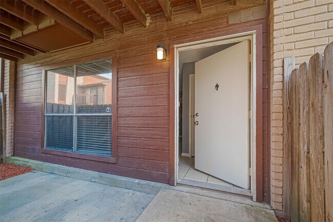 Building Photo - 12905 Woodforest Blvd