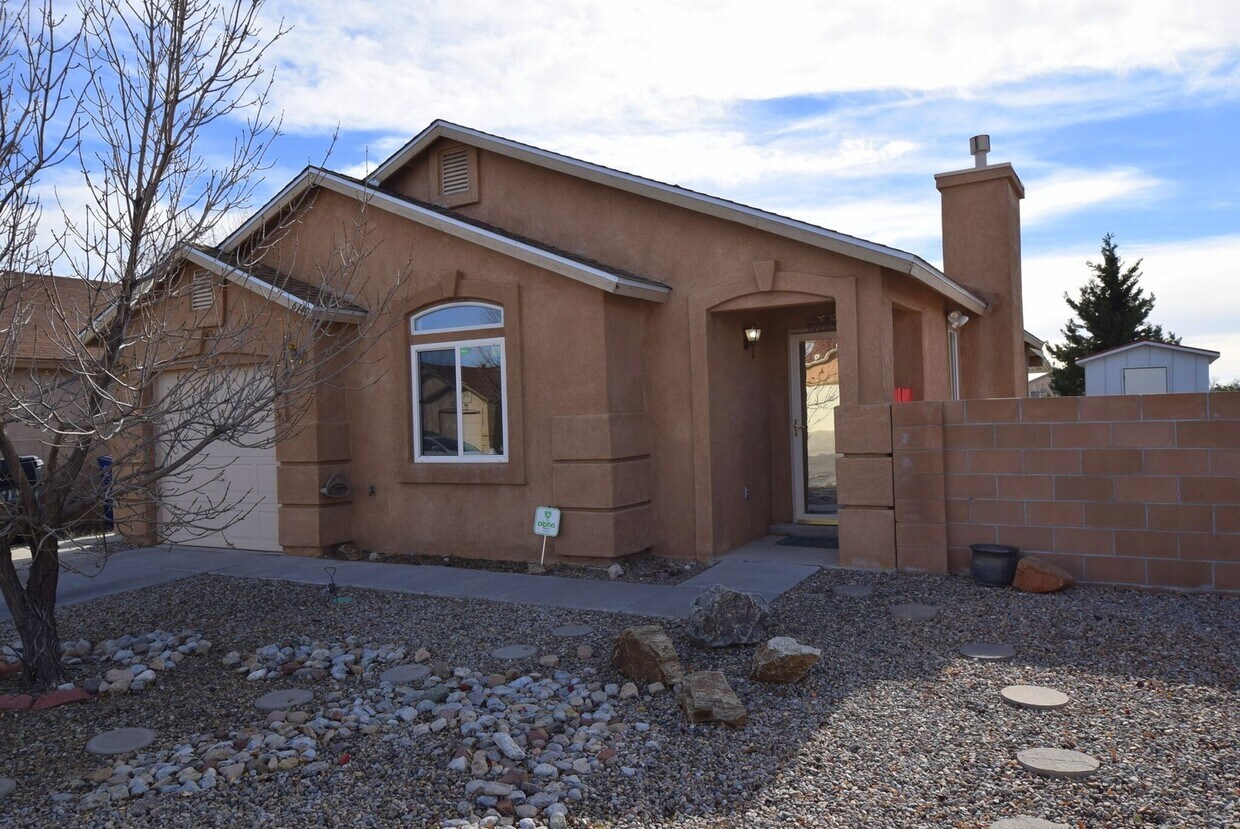 Primary Photo - 2BR Plus Bonus Room in the NW!