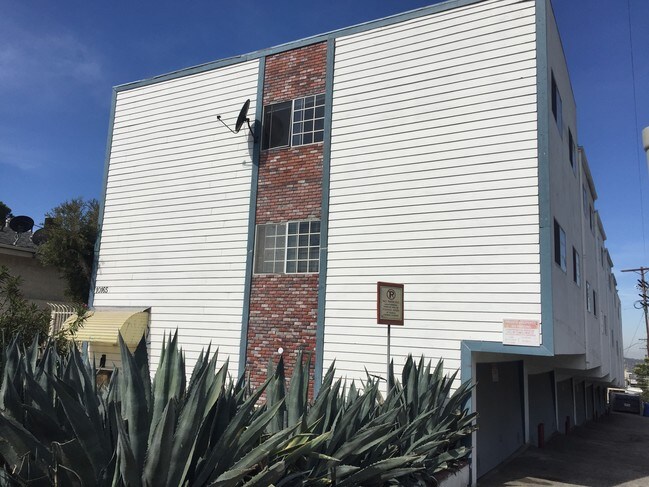 Building Photo - Pinewood Heights