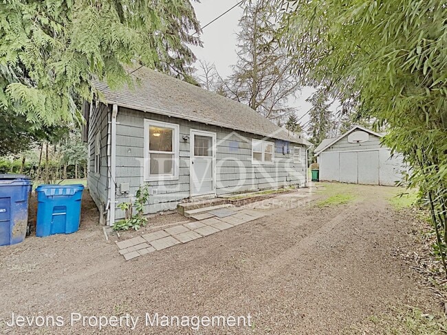 Building Photo - 3 br, 1 bath House - 2858 S 154th St