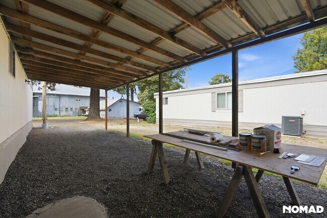Building Photo - 35390 SE Bluff Rd