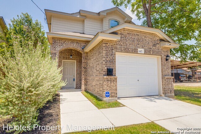Building Photo - 3 br, 2.5 bath House - 1427 Denver Blvd.