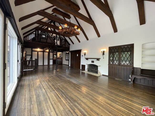 Building Photo - 2667 Lake View Terrace E