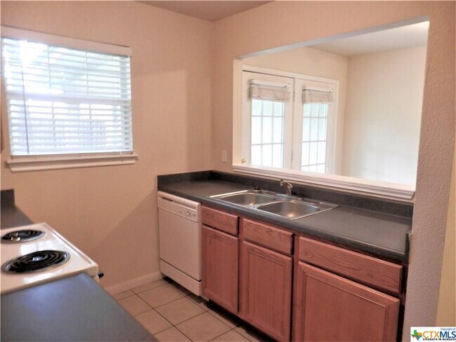 Building Photo - 309 S Water Ln