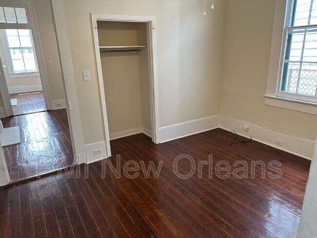 Foto del edificio - 2427 Rousseau St
