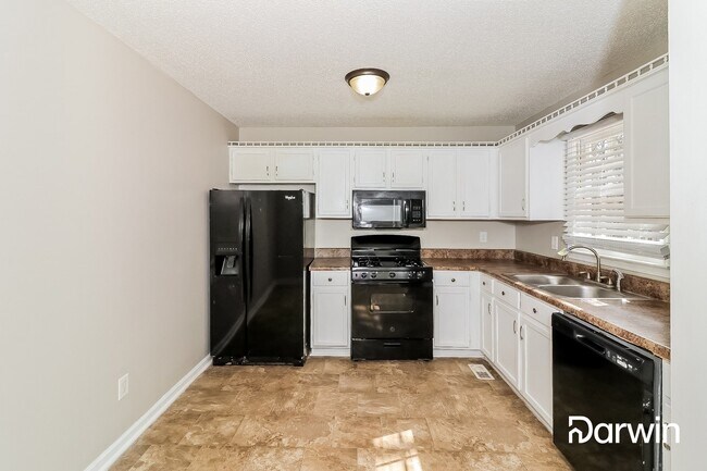 Foto del edificio - 236 Cedar Creek Dr, Dallas, GA 30157