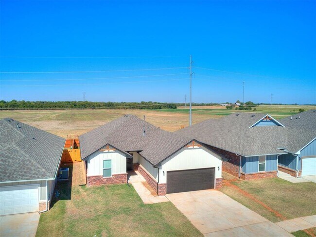 Building Photo - 8325 NW 163rd Ter