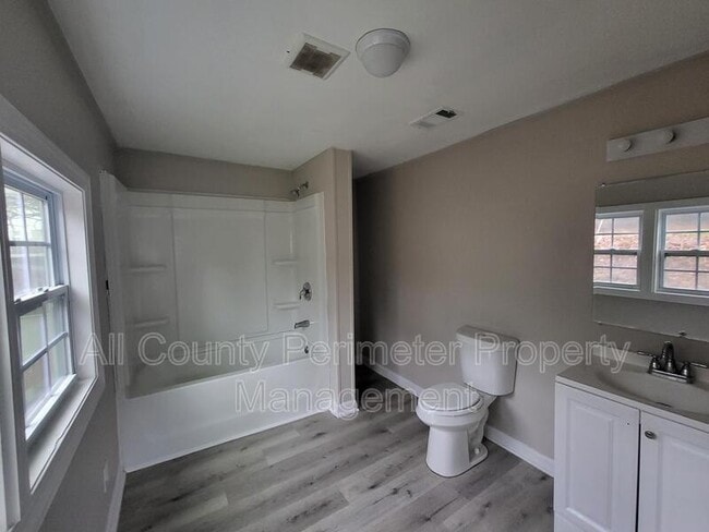 Foto del edificio - 2308 Lakewood Ave SW