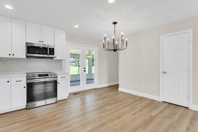 Kitchen and Sitting Area - 2052 Saint Christopher Way