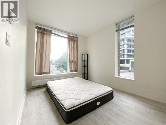 Photo du bâtiment - 8850 University Crescent