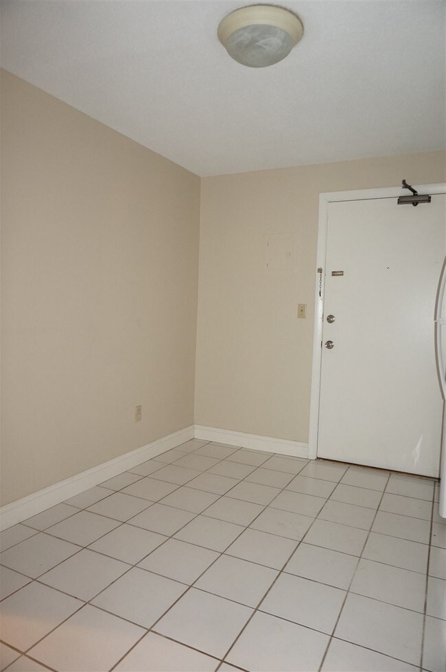 Building Photo - 136 Mammoth Rd