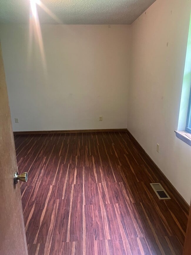 Building Photo - Coming Soon! Spacious 3-bedroom, 2-bathroom home in the highly sought-after Blue Springs area!