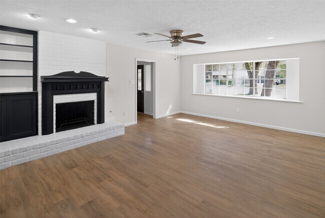 Foto del edificio - 133 Cherry Tree Ln