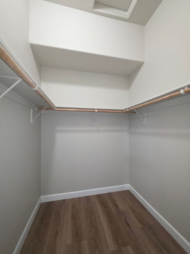 Building Photo - 3 Bedroom Remodeled in FANTASTIC Location