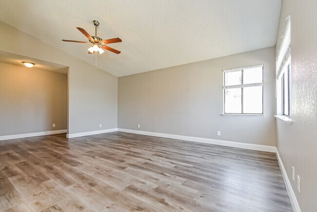 Building Photo - 3990 Avocado Dr