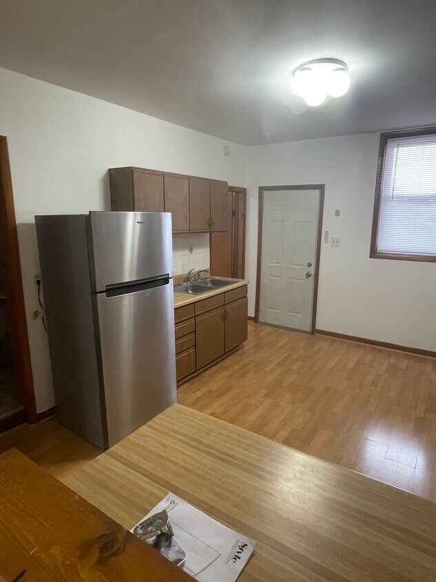 3153 S Emerald Ave Unit 2 Rear, Chicago, IL 60616 Apartments in