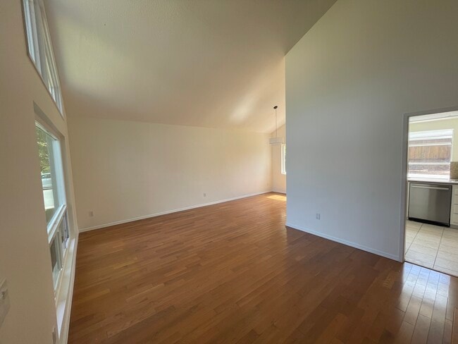 Building Photo - 1543 Calle Violetas