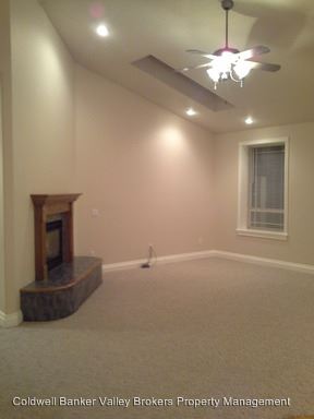 Building Photo - 745 SE Winterfield Pl