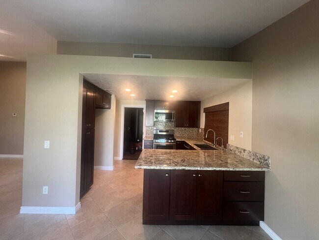 Foto del edificio - Beautiful upgraded 3 bedroom home in Orangecrest!
