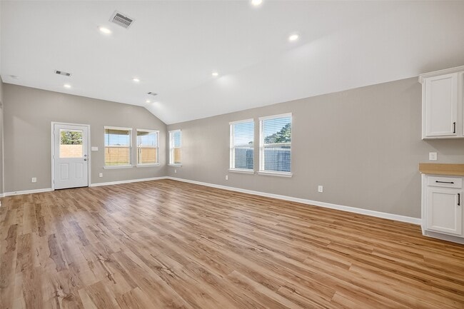 Building Photo - 5403 Tourmaline Wy