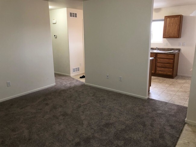 Foto del edificio - 623 W Second St