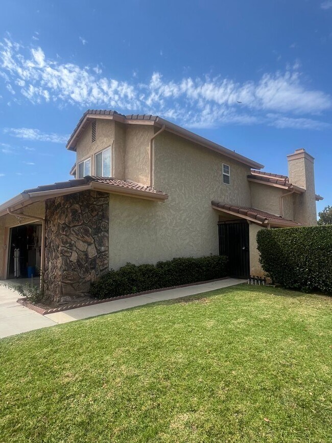 Foto del edificio - Charming 3-BR Corona Home | Spacious Lot, RV Parking & Boat Storage