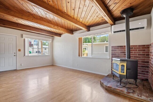 Building Photo - 335 Raffetto Dr